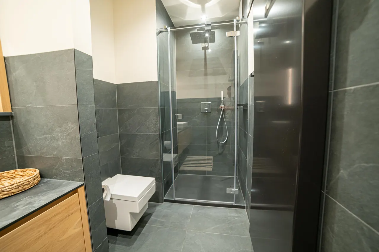 Bathroom in apartment B